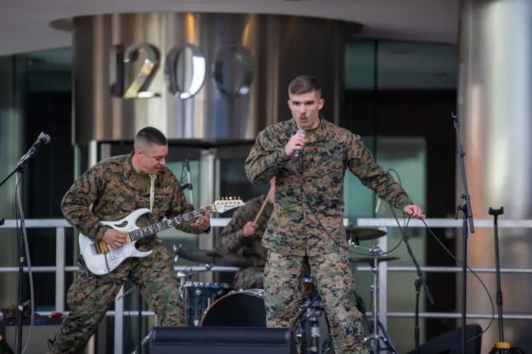 Marine Corps Marathon course entertainers